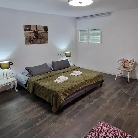 Stylish & Fully Furnished 3 Bedrooms Flat -4 Min Walk To Beautiful Апартаменты